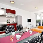 Apartment Srima Srima