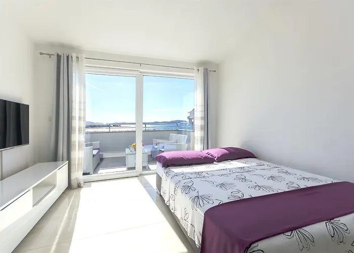 Apartment Srima Lejlighed