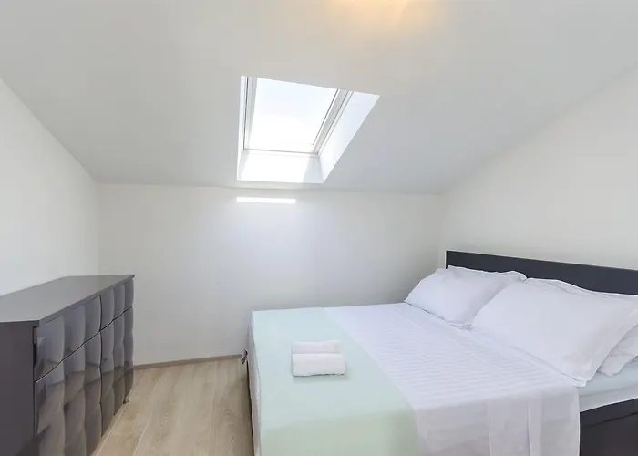 Apartment Srima Lejlighed Srima